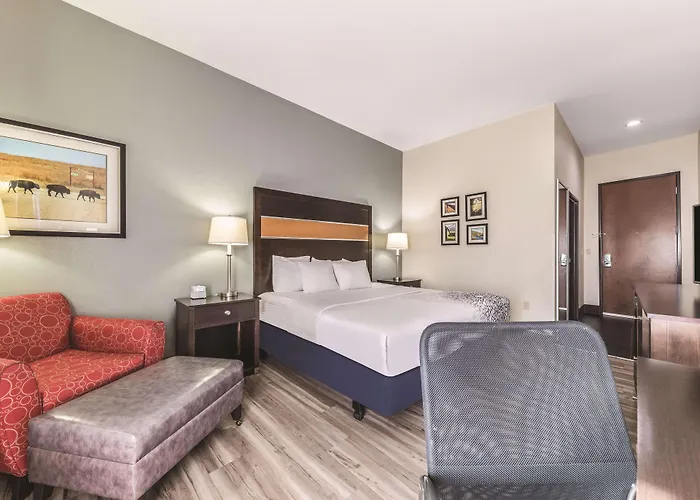 La Quinta Inn & Suites by Wyndham Tulsa - Catoosa