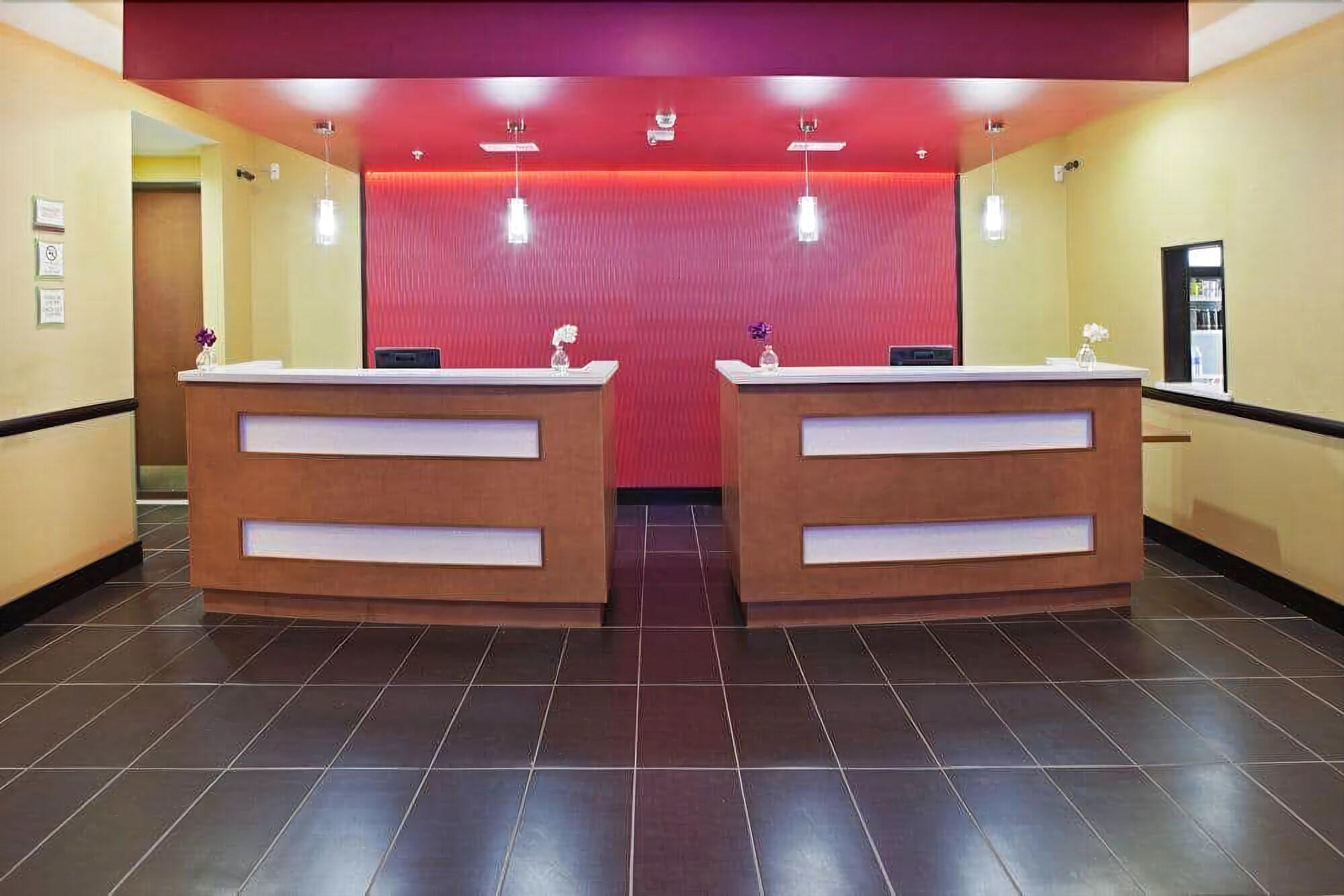 La Quinta By Wyndham Tulsa - Hotel 3*