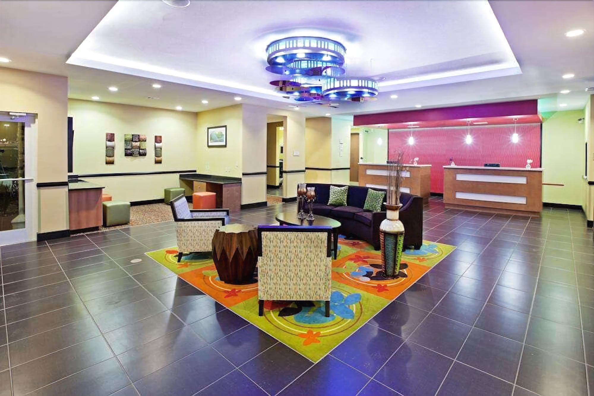 La Quinta By Wyndham Tulsa -