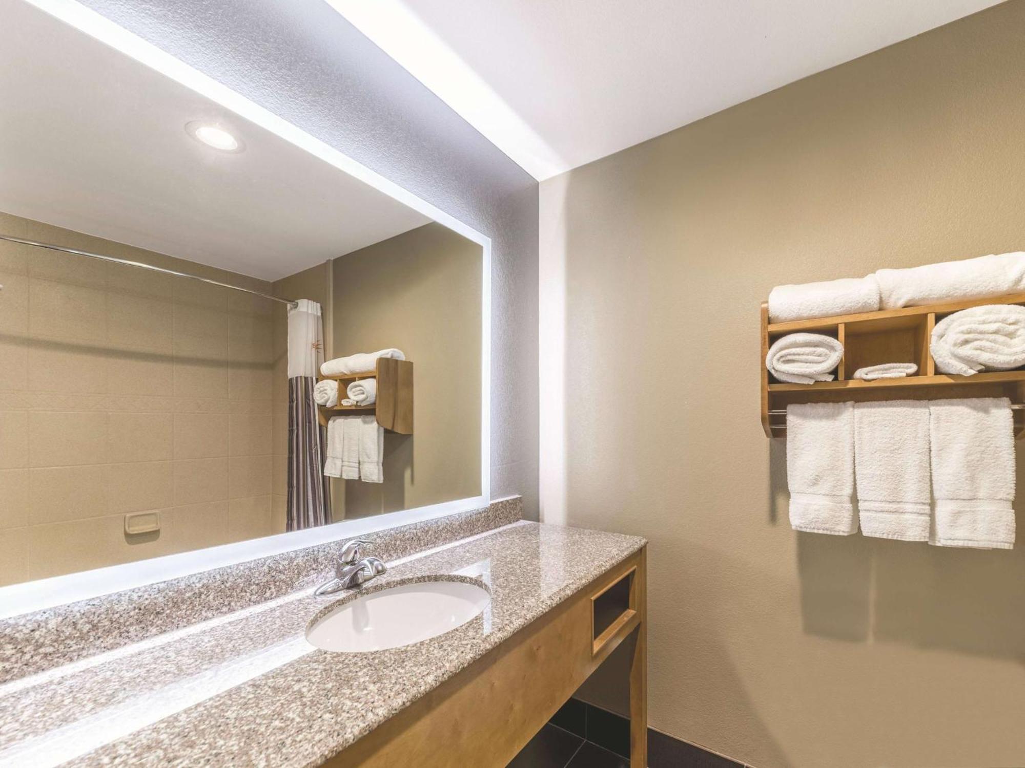 La Quinta By Wyndham Tulsa - 3*